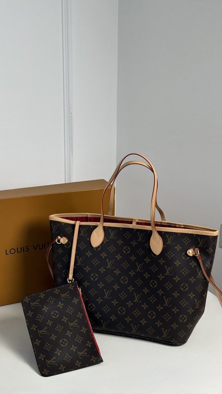 شنطة - Louis Vuitton قطعتين / شامل علبة الشركة